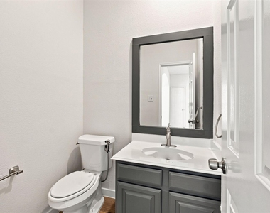 2124 Newport Drive - Photo Thumbnail 12