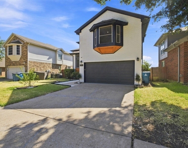 2124 Newport Drive - Photo Thumbnail 1