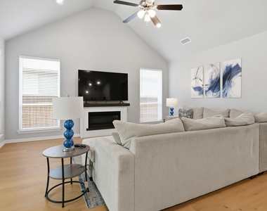 910 Winter Cherry Lane - Photo Thumbnail 8