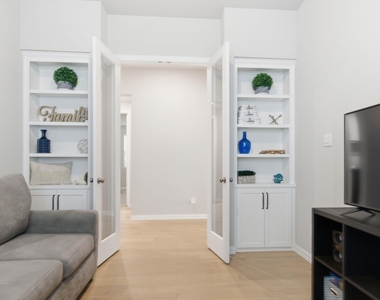 910 Winter Cherry Lane - Photo Thumbnail 11
