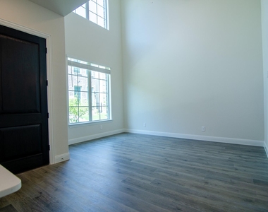 4541 Cinema Street - Photo Thumbnail 3