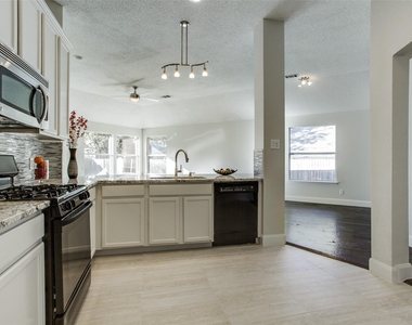 3708 Villanova Drive - Photo Thumbnail 5