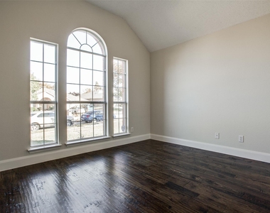3708 Villanova Drive - Photo Thumbnail 10