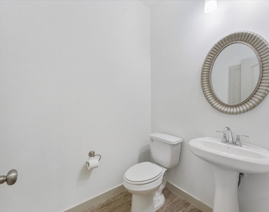 4870 Woodruff Way - Photo Thumbnail 17