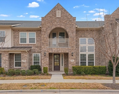 4870 Woodruff Way - Photo Thumbnail 2
