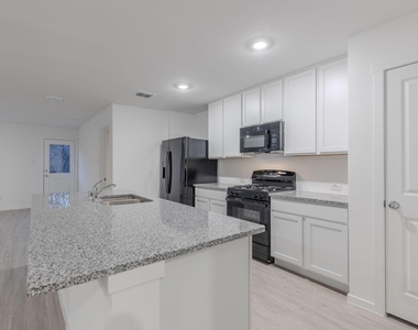 1805 Pentro Parkway - Photo Thumbnail 13