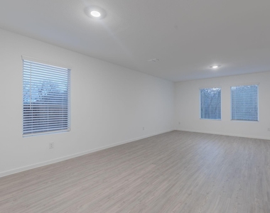 1805 Pentro Parkway - Photo Thumbnail 19