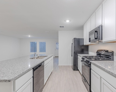 1805 Pentro Parkway - Photo Thumbnail 15