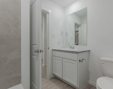 1805 Pentro Parkway - Photo Thumbnail 6