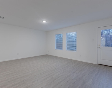 1805 Pentro Parkway - Photo Thumbnail 17