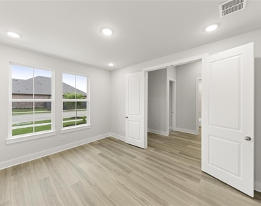 653 Begonia Way - Photo Thumbnail 10