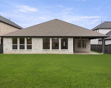 653 Begonia Way - Photo Thumbnail 18