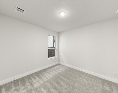 653 Begonia Way - Photo Thumbnail 9