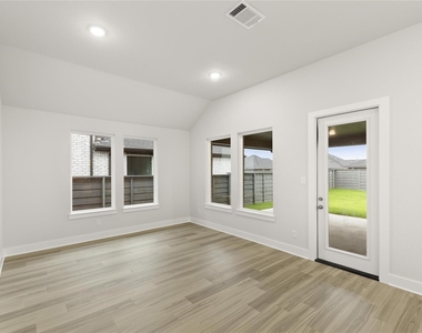 653 Begonia Way - Photo Thumbnail 16