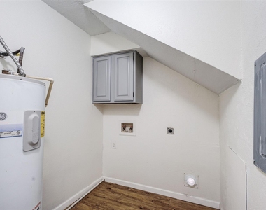 910 Cedar Terrace - Photo Thumbnail 7