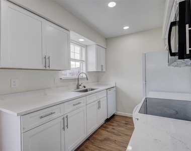 910 Cedar Terrace - Photo Thumbnail 14