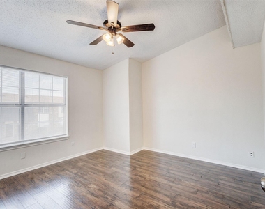 910 Cedar Terrace - Photo Thumbnail 20
