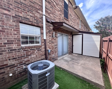 910 Cedar Terrace - Photo Thumbnail 26