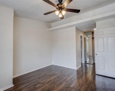 910 Cedar Terrace - Photo Thumbnail 24