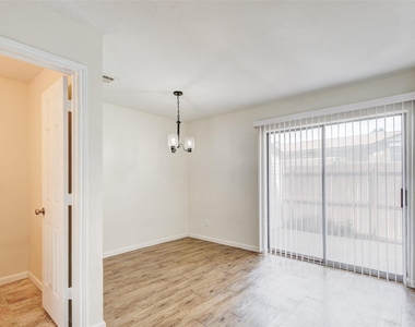 910 Cedar Terrace - Photo Thumbnail 9
