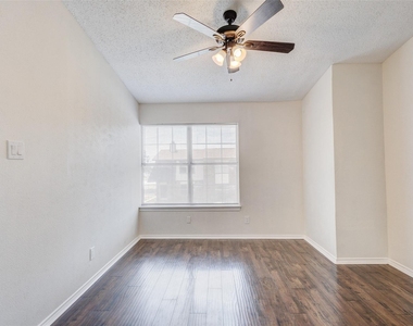 910 Cedar Terrace - Photo Thumbnail 21