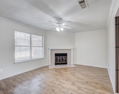 910 Cedar Terrace - Photo Thumbnail 4