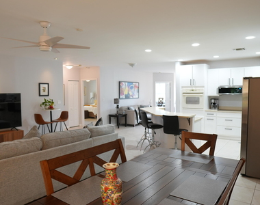 821 Sw 13th Court - Photo Thumbnail 9
