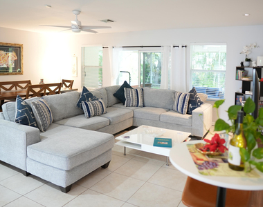 821 Sw 13th Court - Photo Thumbnail 7