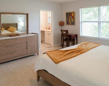 821 Sw 13th Court - Photo Thumbnail 15