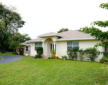 821 Sw 13th Court - Photo Thumbnail 1