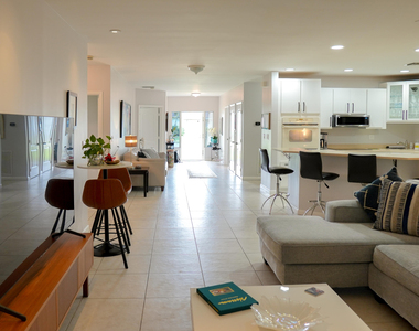 821 Sw 13th Court - Photo Thumbnail 11