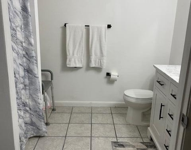 821 Sw 13th Court - Photo Thumbnail 30