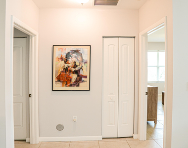 821 Sw 13th Court - Photo Thumbnail 5