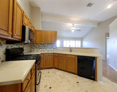 3801 Dutton Drive - Photo Thumbnail 11