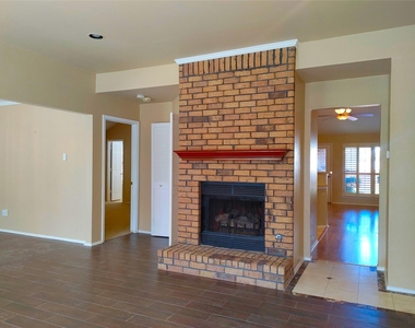 3801 Dutton Drive - Photo Thumbnail 4