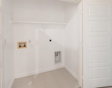 1583 Fiji Street - Photo Thumbnail 22
