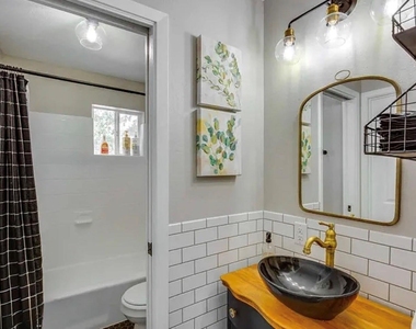 536 Western Hills Trail - Photo Thumbnail 15