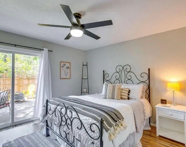 536 Western Hills Trail - Photo Thumbnail 12