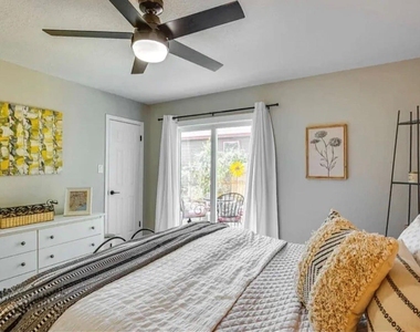 536 Western Hills Trail - Photo Thumbnail 13