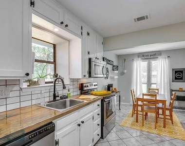 536 Western Hills Trail - Photo Thumbnail 11