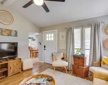 536 Western Hills Trail - Photo Thumbnail 6