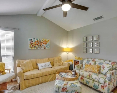 536 Western Hills Trail - Photo Thumbnail 4