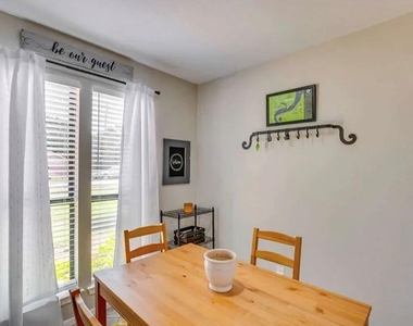 536 Western Hills Trail - Photo Thumbnail 8