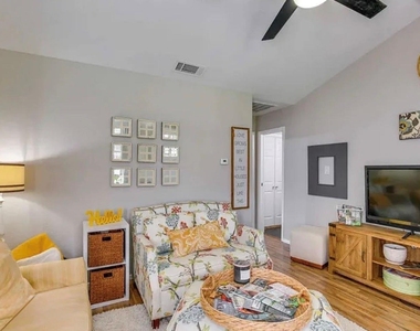 536 Western Hills Trail - Photo Thumbnail 5