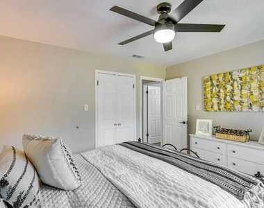 536 Western Hills Trail - Photo Thumbnail 14