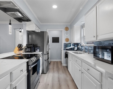 7629 Cedarhill Road - Photo Thumbnail 13