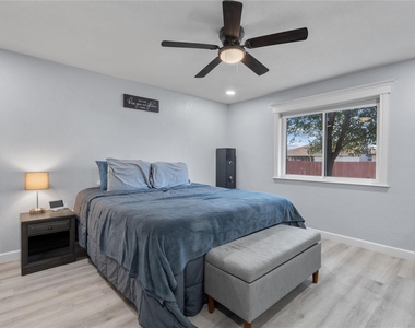 7629 Cedarhill Road - Photo Thumbnail 10