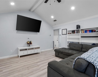 7629 Cedarhill Road - Photo Thumbnail 4