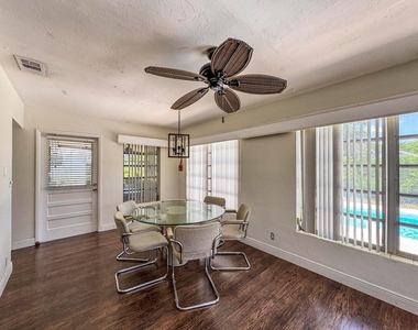 1326 Lake Erie Drive - Photo Thumbnail 3