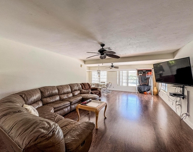 1326 Lake Erie Drive - Photo Thumbnail 2